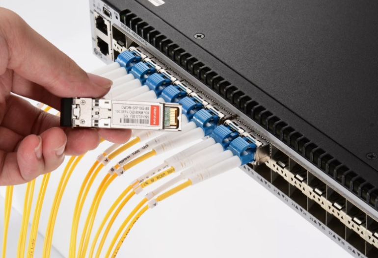 Rozwiązania w zakresie sprzętu do szybkiego kabla sygnałowego QSFP Rozwiązania w zakresie sprzętu do szybkiego kabla sygnałowego QSFP